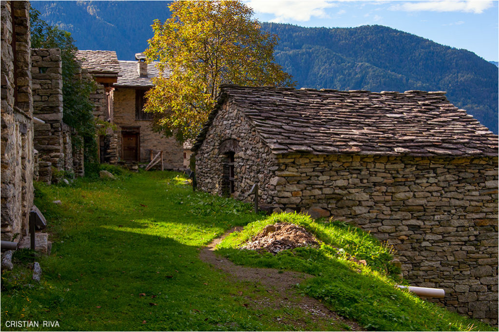 Acquafraggia - Anello tra Savogno e Dasile: Savogno