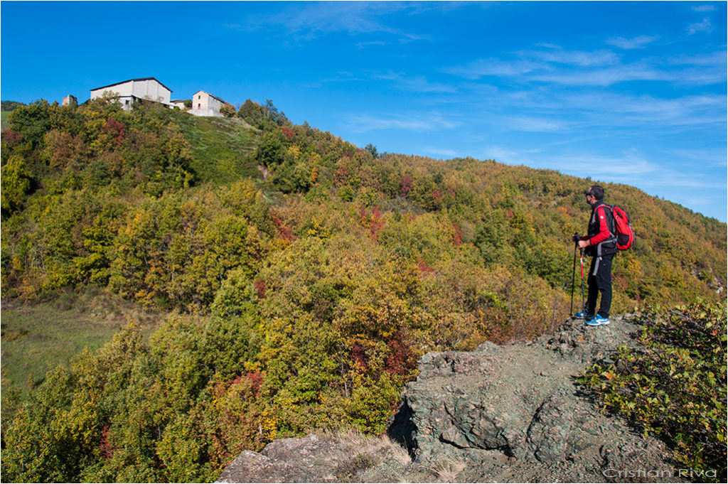 Val Trebbia e anello del Brugnello: Dalla punta di una ofiolite verso Pietranera