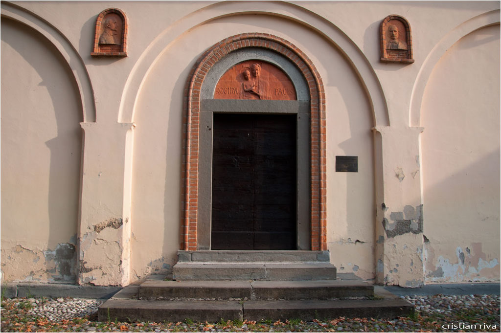 Monte Orfano: ingresso laterale del santuario di Santo Stefano