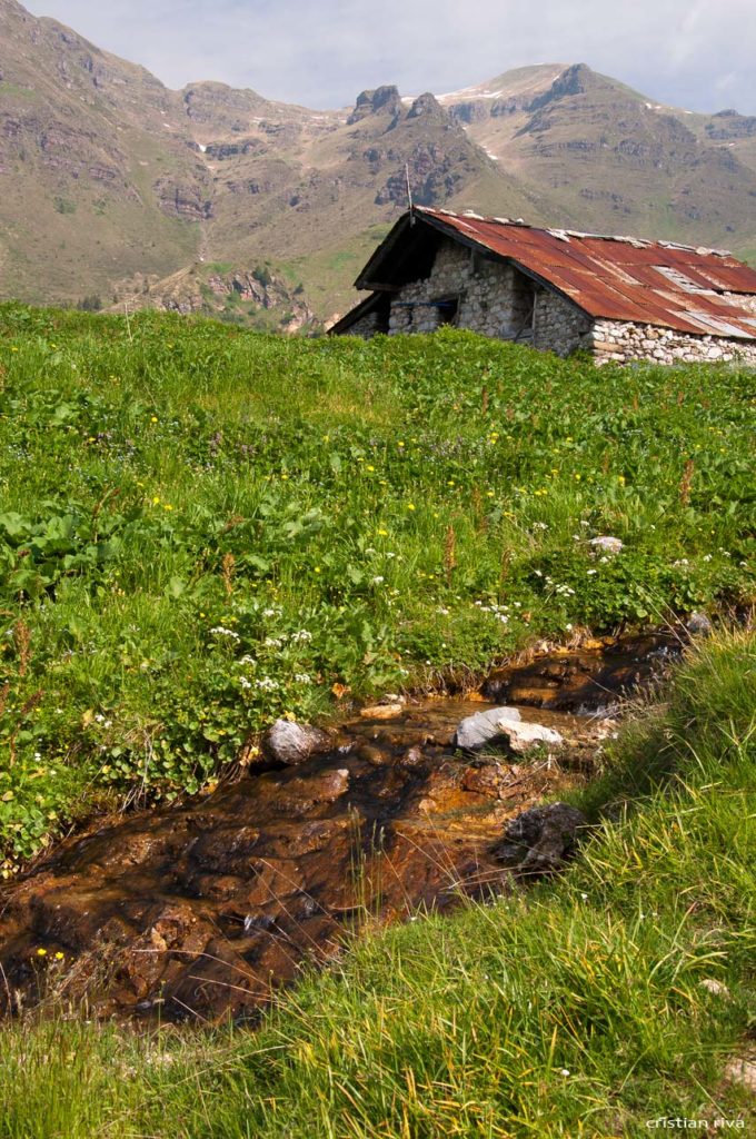 Pizzo di Petto e Vigna Vaga: baita di Mezzo di Vigna Vaga