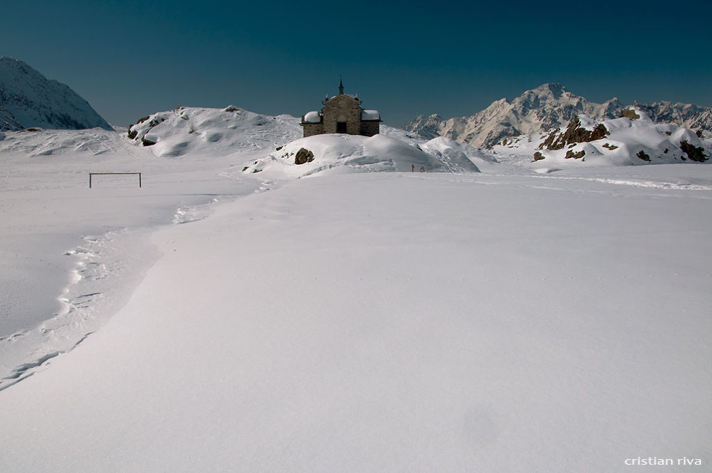 Alpe Prabello, paradiso per le ciaspole: santuario Madonna della Pace