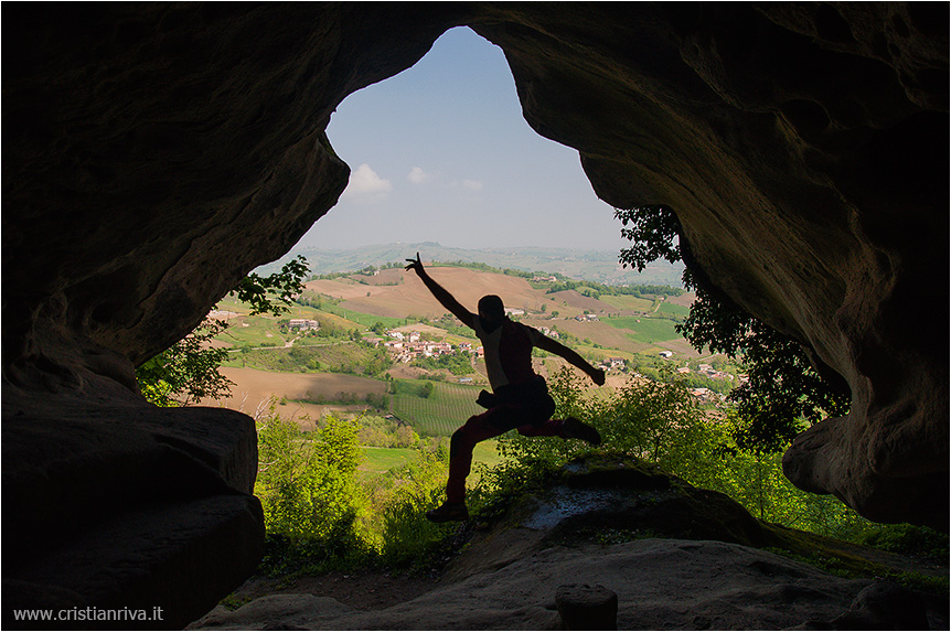 Val Tidone e la Rocca d'Olgisio: grotta delle Sante