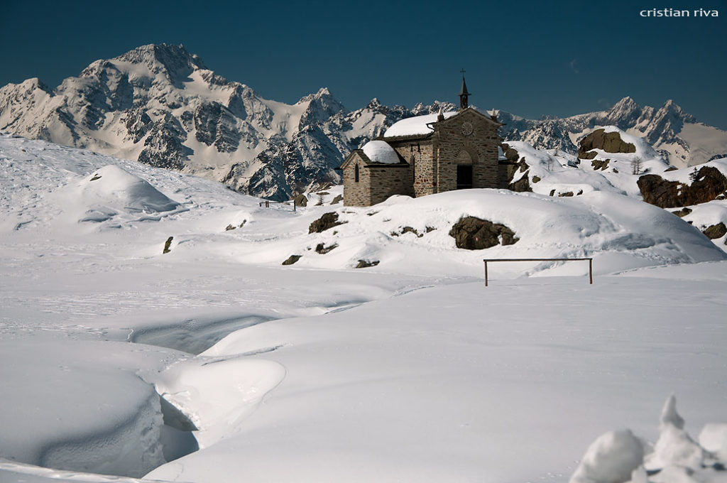 Alpe Prabello, paradiso per le ciaspole: santuario Madonna della Pace