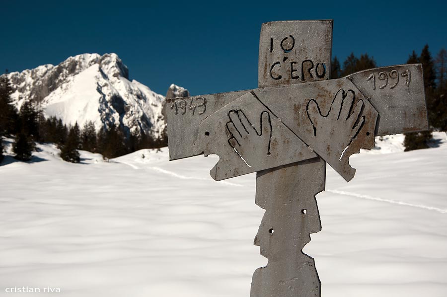 Ciaspolata in Valsorda: croce in memoria dei Caduti