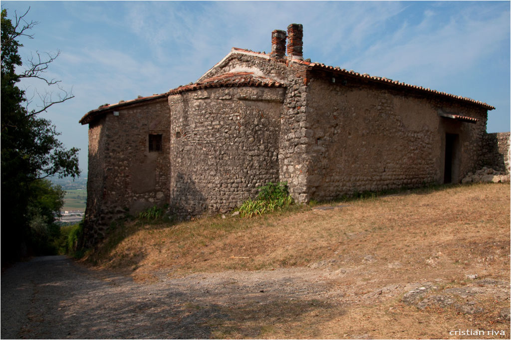 Monte Orfano: chiesetta di San Michele