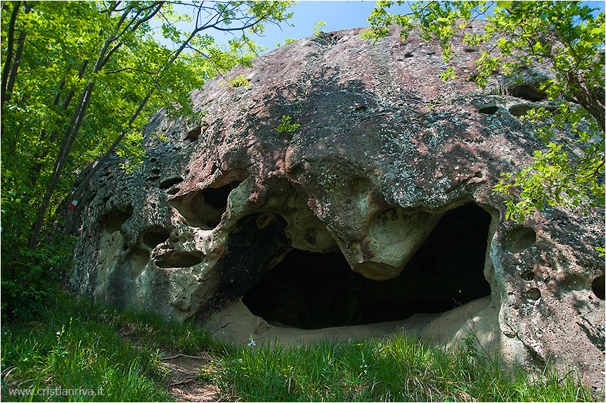 Val Tidone e la Rocca d'Olgisio: Grotta della Madonnina di Lourdes