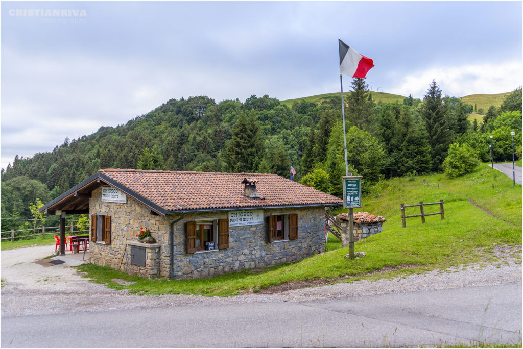 Monte Ario: chiosco ai Piani di Vaghezza